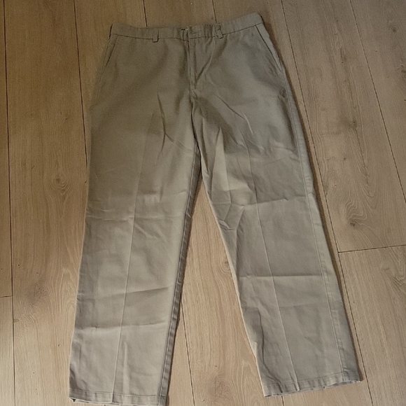 St. John's Bay Men's Khaki Chinos - Picture 1 of 4